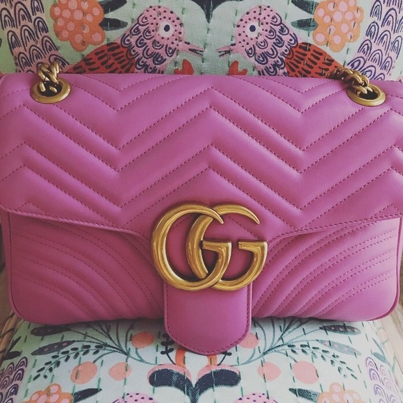 Gucci Handbags - Gucci GG Marmont medium quilted leather bag